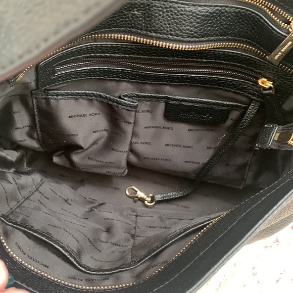 Michael Kors bucket bag - Picture 5 of 8